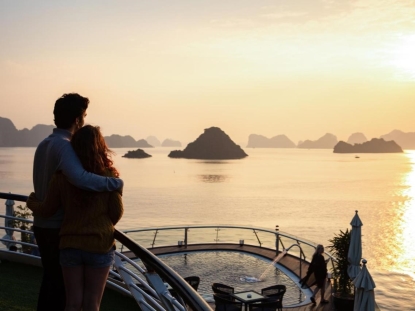 Sunset in Halong Bay - World's Natural Wonder