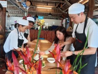 Visitors join Cooking Class in Hoi An