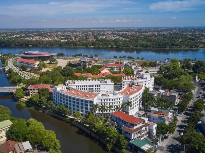 Panoramic view of Silk Path Grand Hue