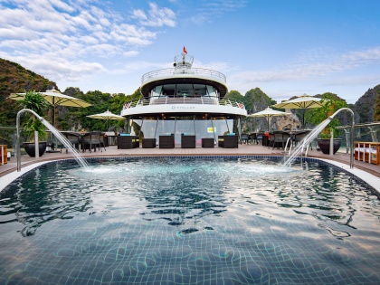 Panoramic swimming pool on the cruise