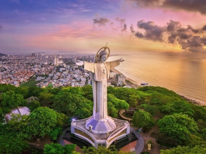 Christ the King statue