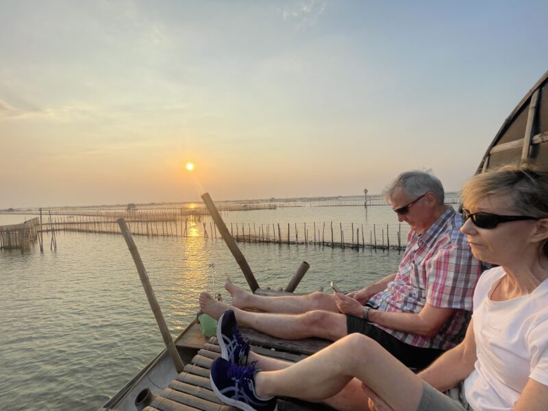 Tid til en stille stund og solnedgang i den store lagune ud for Hue.